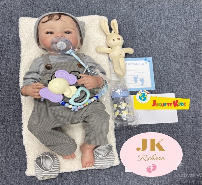 Muñeco Bebé Reborn Realista "Tierno Gris" - Overol Acanalado con Conejito y Accesorios (W-2109A)