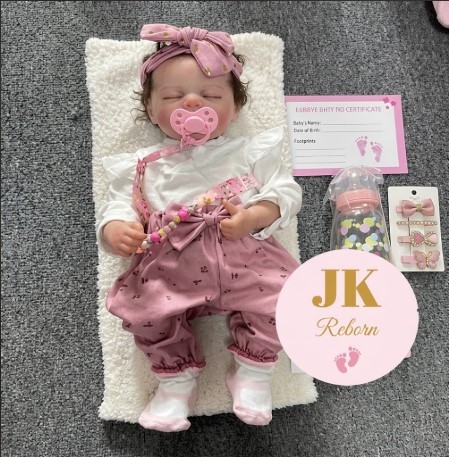 Muñeca Bebé Realista Dormida con 4 Sonidos (Mamá, Papá, Ríe y Llora), Certificado y Brazalete de Nacimiento – Enterizo Palo Rosa (JK-20)