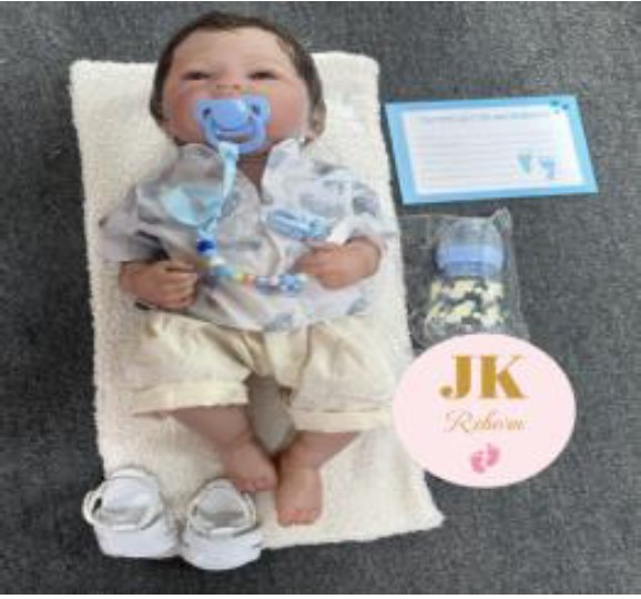 Muñeco Bebé Realista Niño con 4 Sonidos (Mamá, Papá, Ríe y Llora), Certificado y Brazalete de Nacimiento (JK-11)