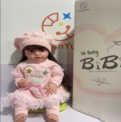 Muñeca Grande de 60 cm con Sonido y Accesorios – Conjunto Rosado con Falda de Tul y Gorro – BiBi (XBY6611)